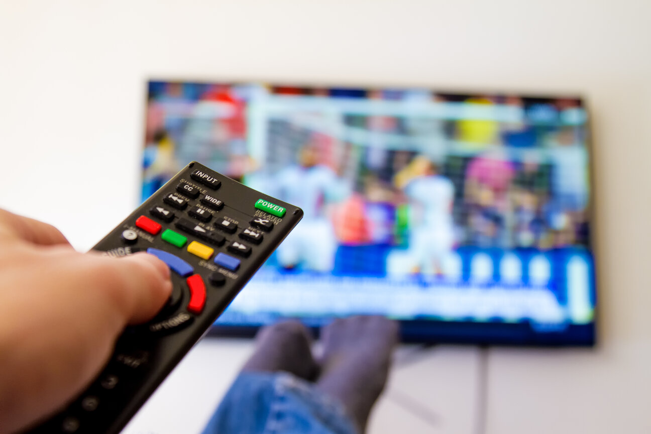 Кабельное телевидение дома. Cable TV. Cable Television. Cable TV vs streaming TV.