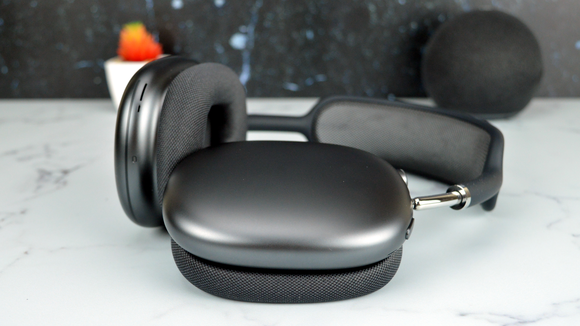 Apple AirPods Max Headphones Review: Excellent But Expensive