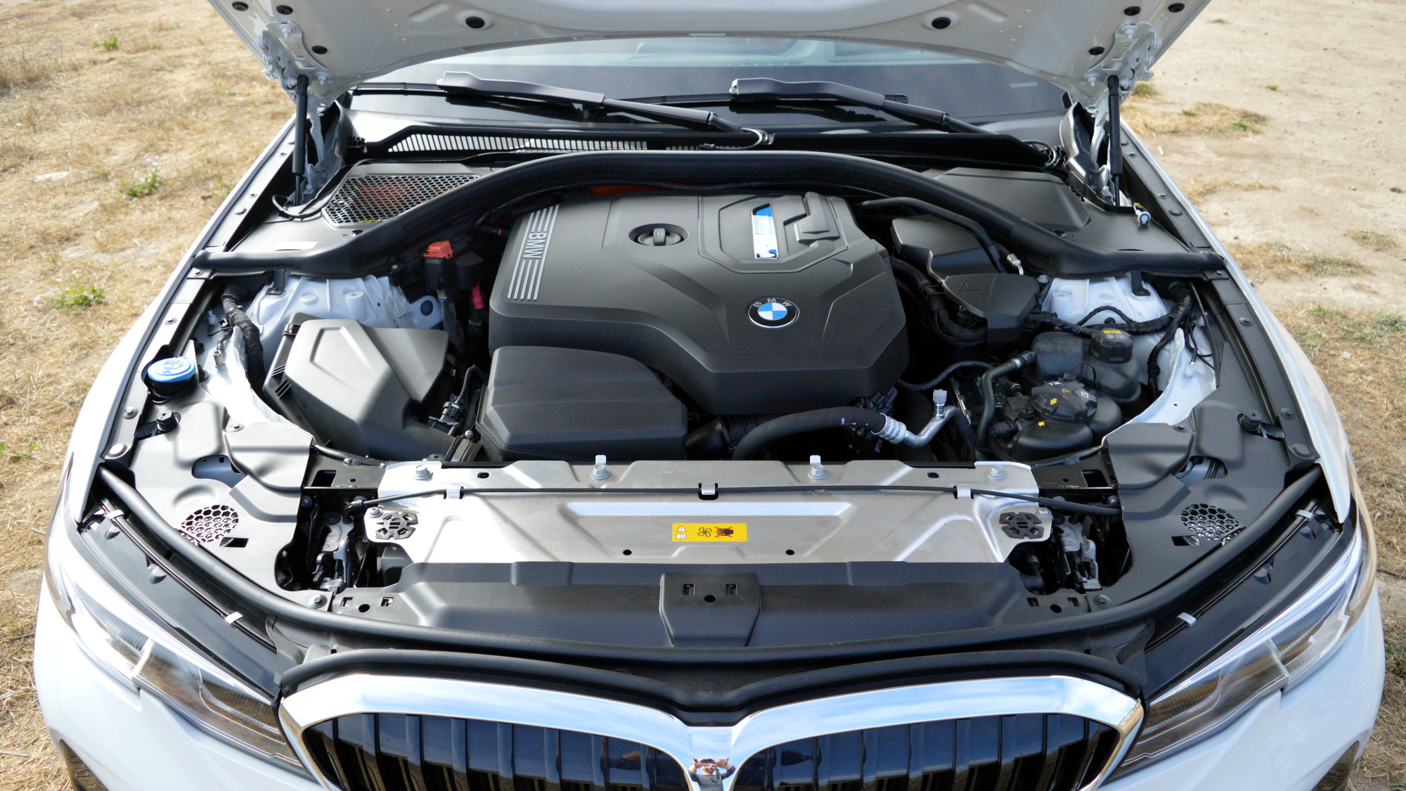 BMW 330e Engine