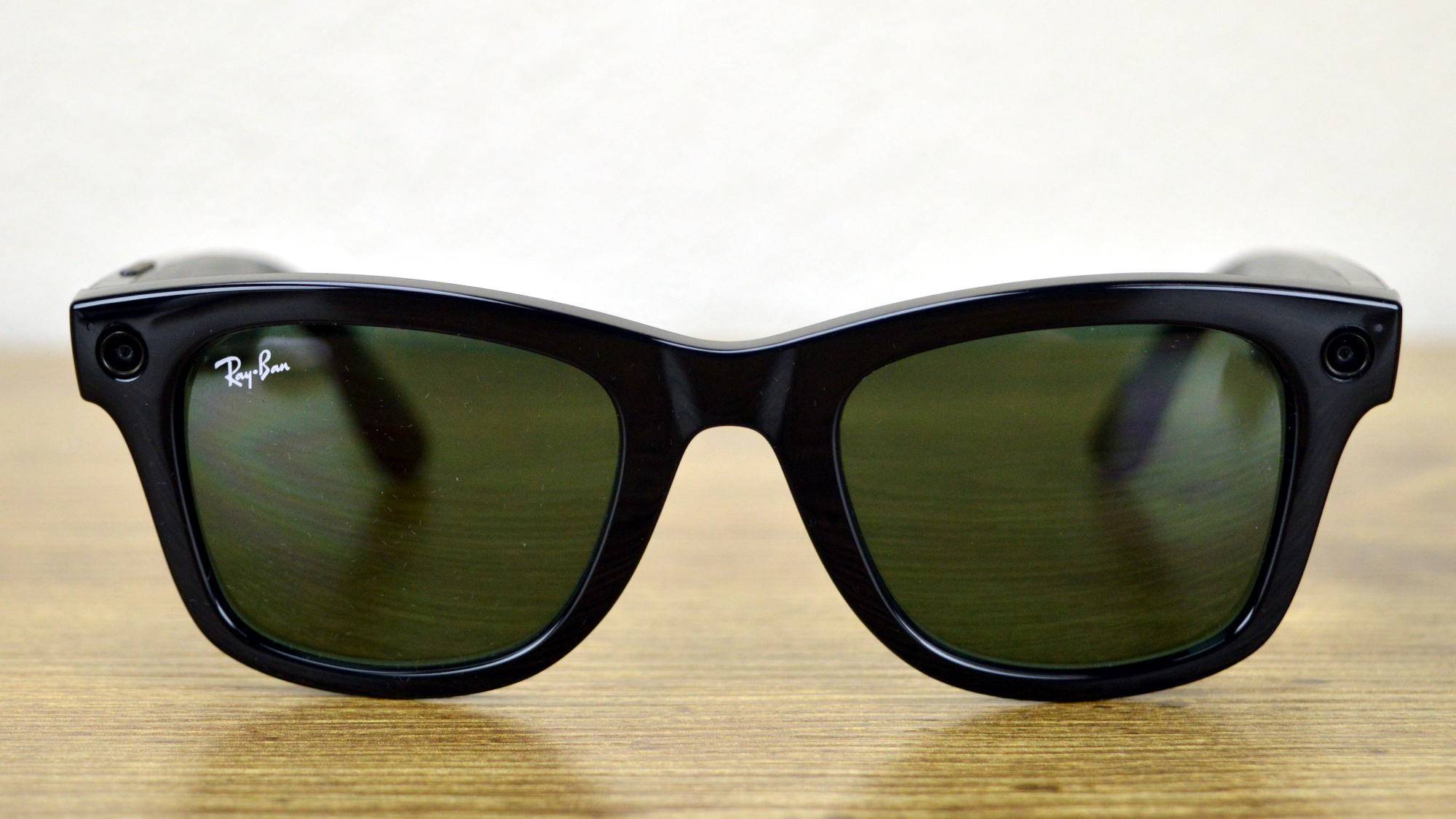 ray ban stories meteor vs wayfarer