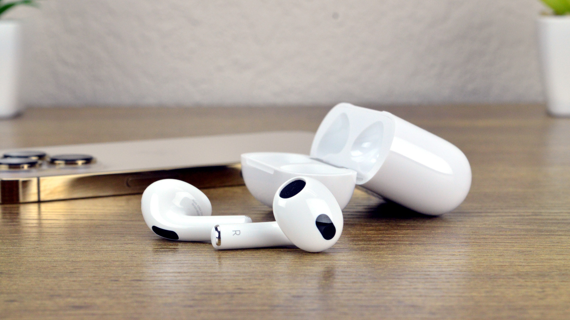 iOS 16 will tell you if your AirPods are fake | BGR