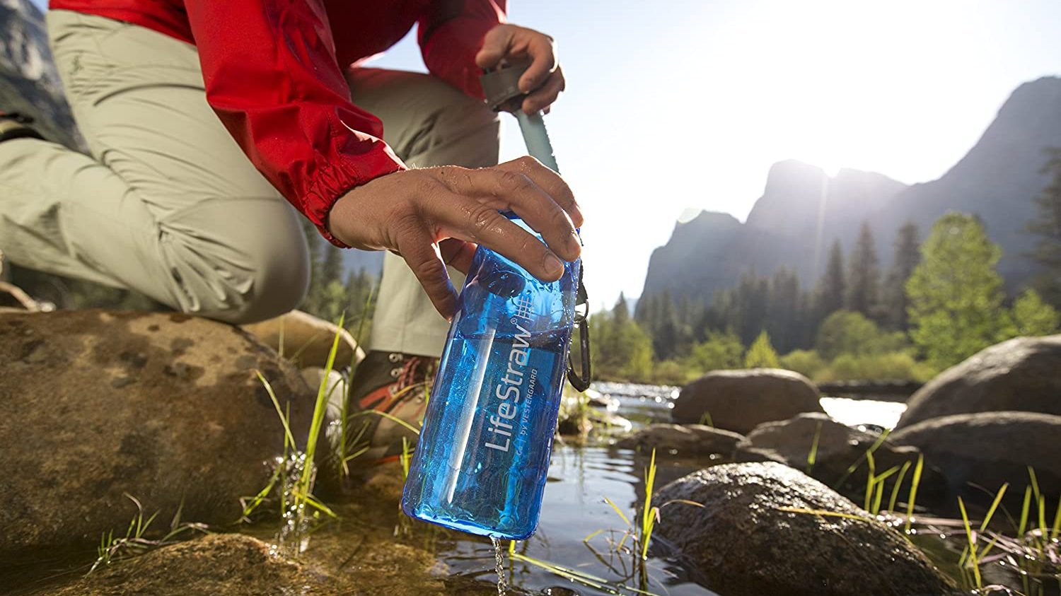 Water to go. Фильтр для очистки воды в походе. Бутылка воды 1,5 в горах. LIFESTRAW фото. LIFESTRAW go 22 унции.