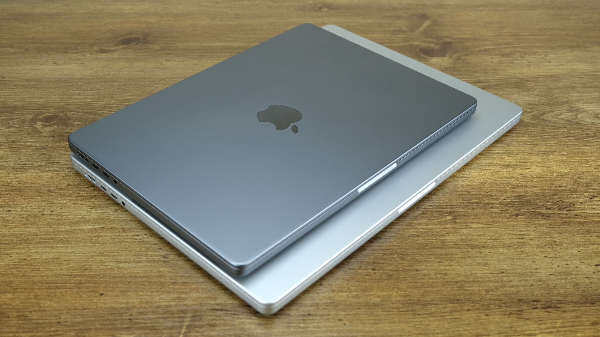 Backlit Apple logo on MacBook models could make a comeback in the future