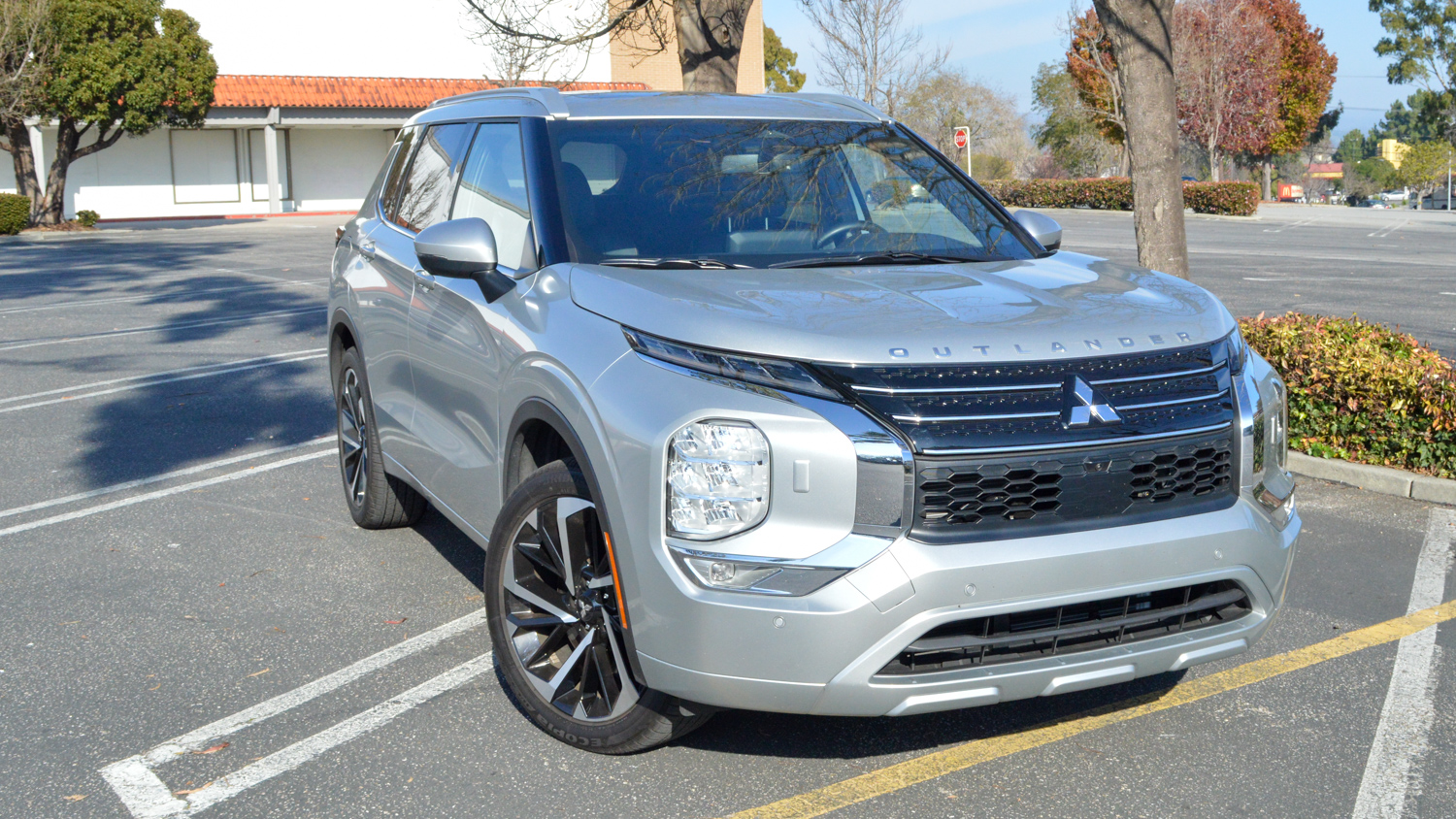 Mitsubishi three outlet row suv