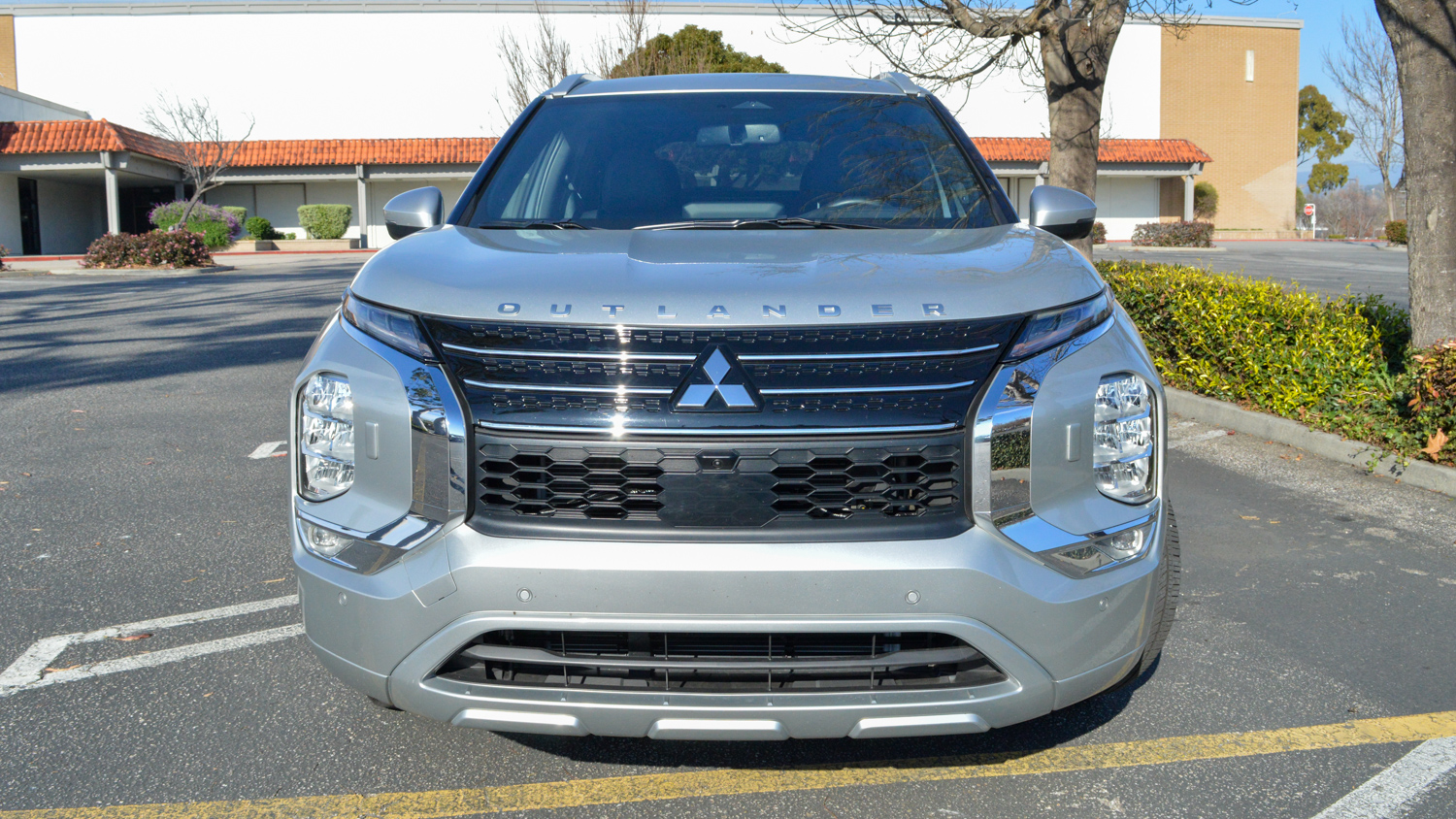 2022 Mitsubishi Outlander Front