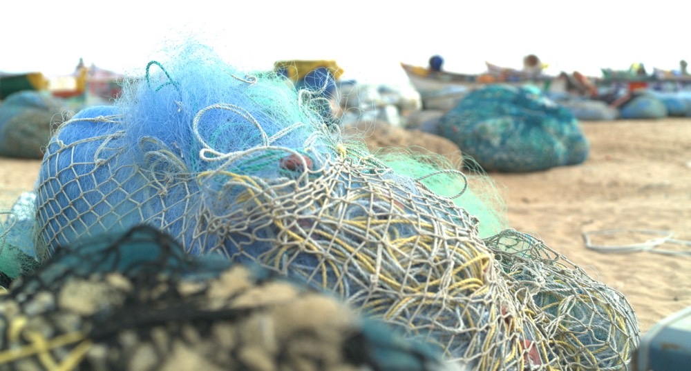 Redes de pesca en una playa