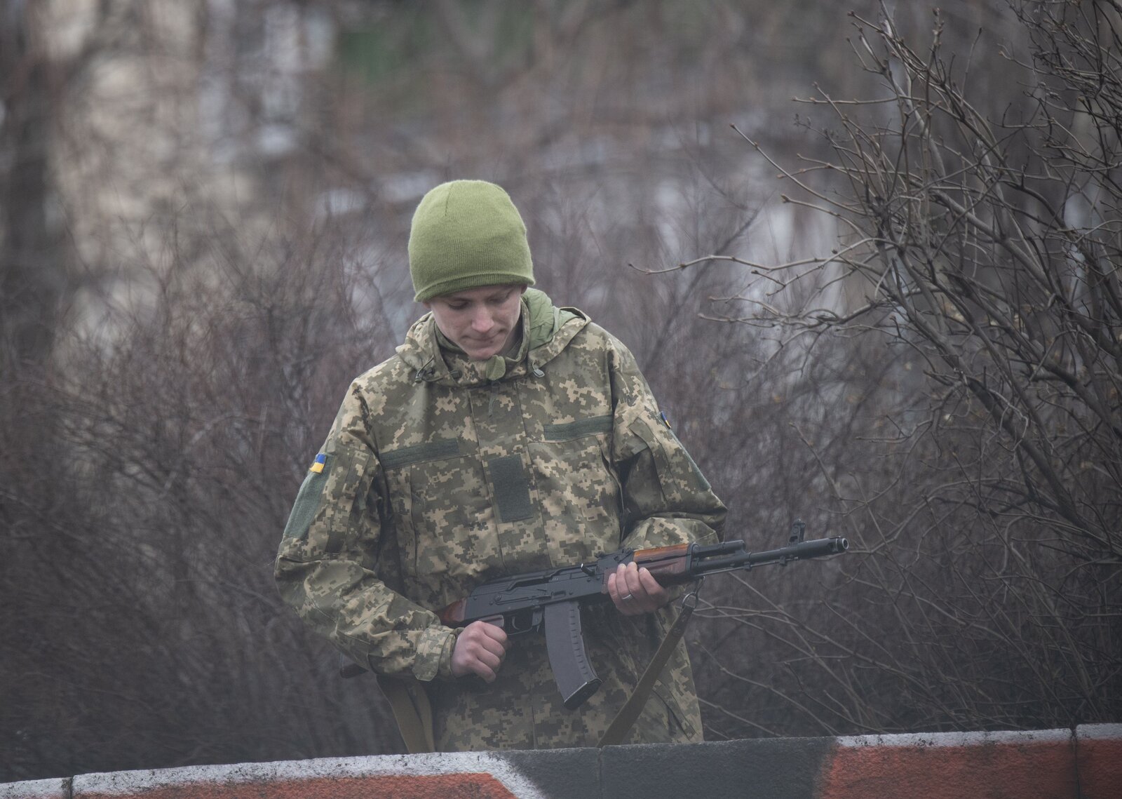 a ukranian solider holds a rifle