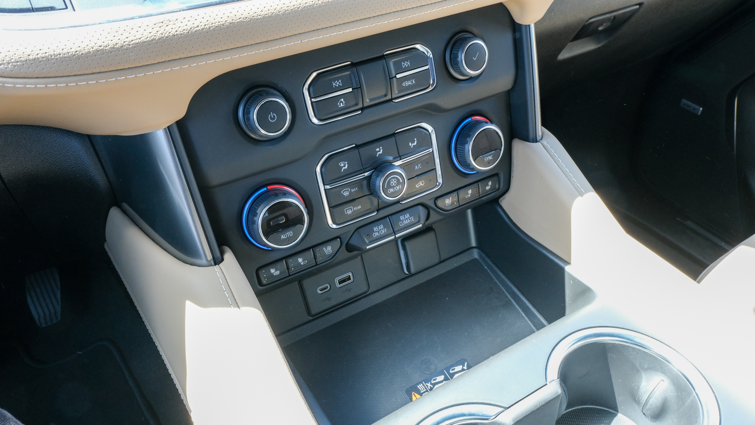 2022 Chevrolet Suburban Controls