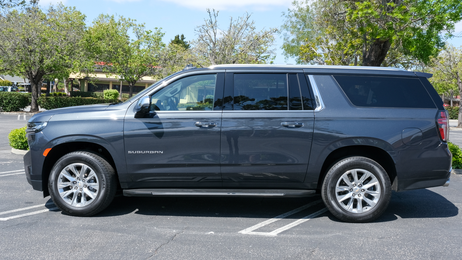 2022 Chevrolet Suburban Side