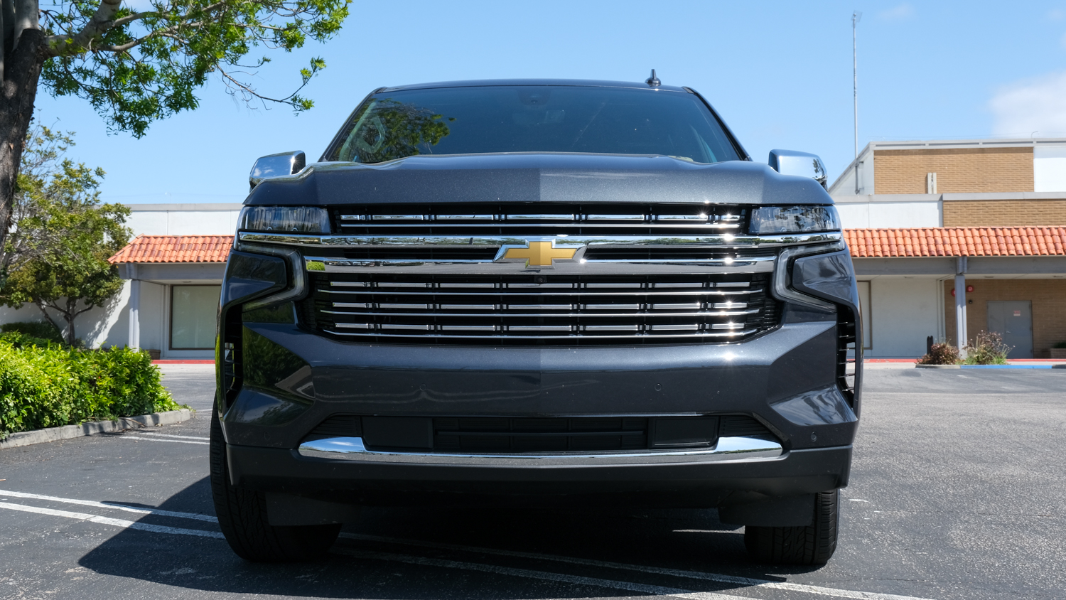 2022 Chevrolet Suburban Front