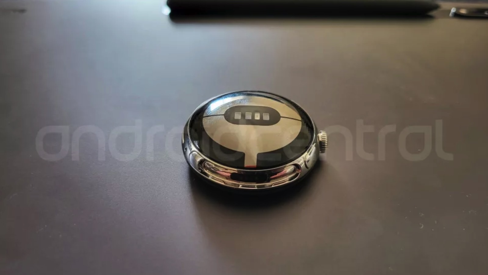 Pixel Watch photos: Rear health sensors