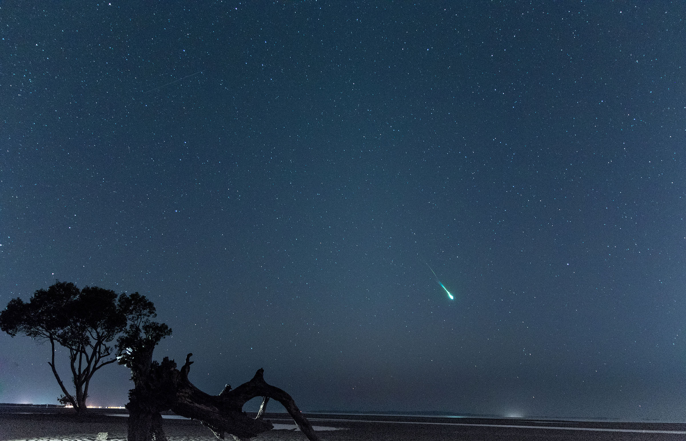 meteor shower, meteor flies through the sky