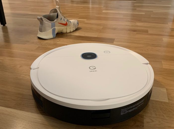 Robot vacuum avoiding a shoe