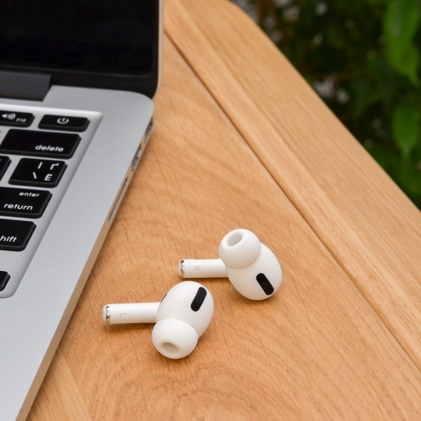 Best AirPods Pro 2 USB-C Cases to Buy Right Now - iOS Hacker