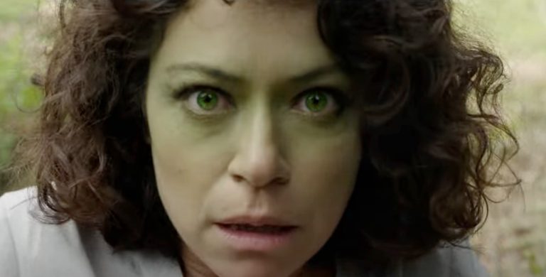 Jennifer Walters (Tatiana Maslany) turning into She-Hulk.