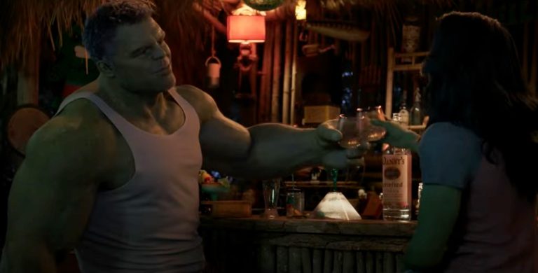 Hulk (Mark Ruffalo) and She-Hulk (Tatiana Maslany) having a drink.