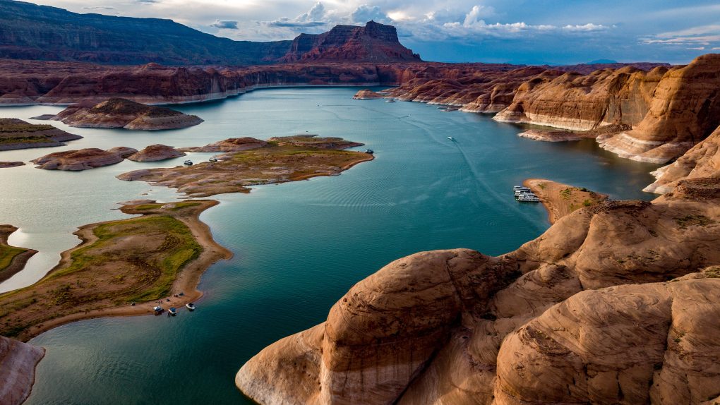 rockslides in Lake Powell help the canyon widen