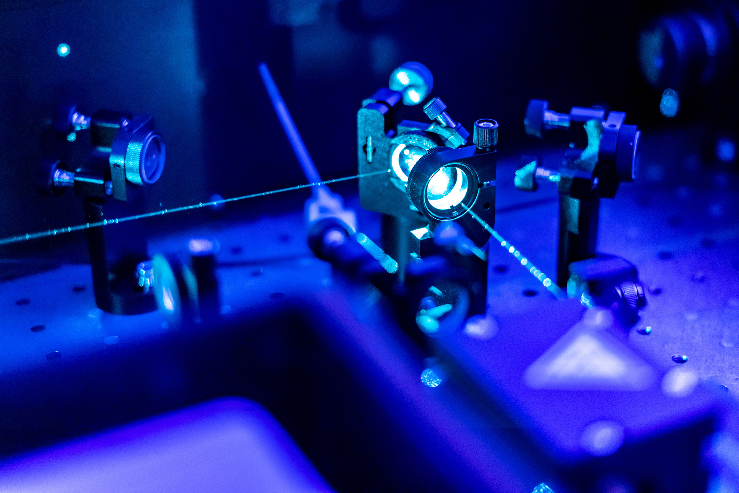 lasers used to manipulate quantum light