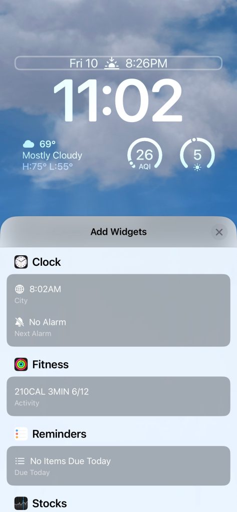 iOS 16 widgets above the clock.