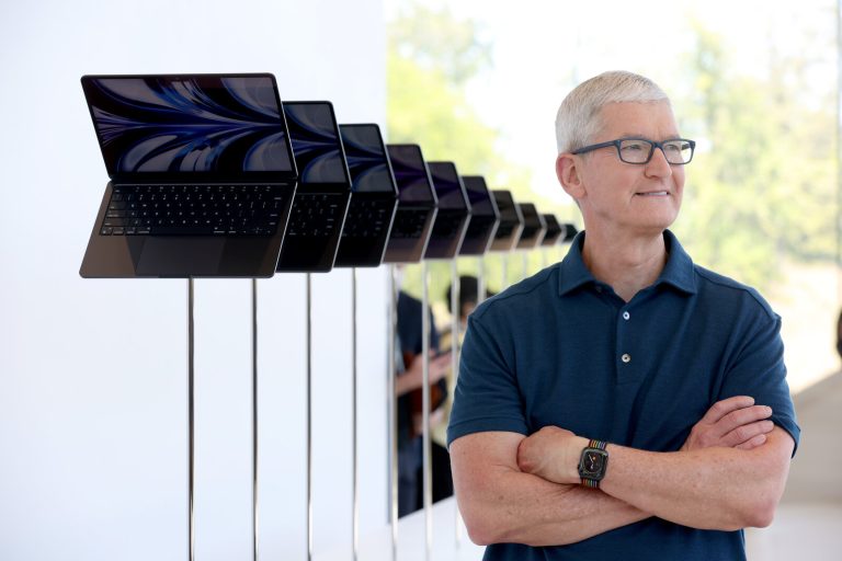 apple ceo Tim cook earning reports New Macs