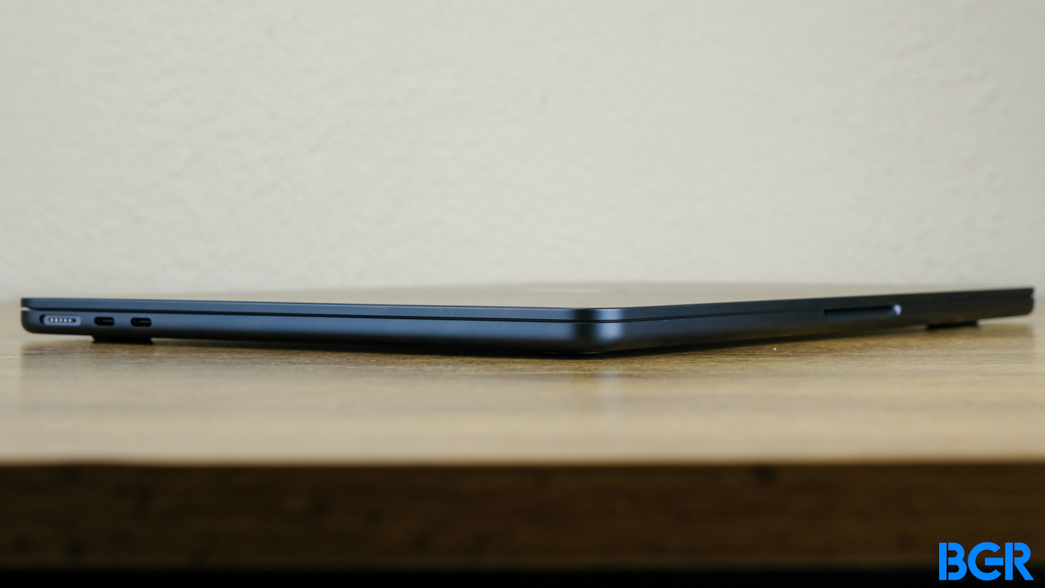 2022 MacBook Air Side