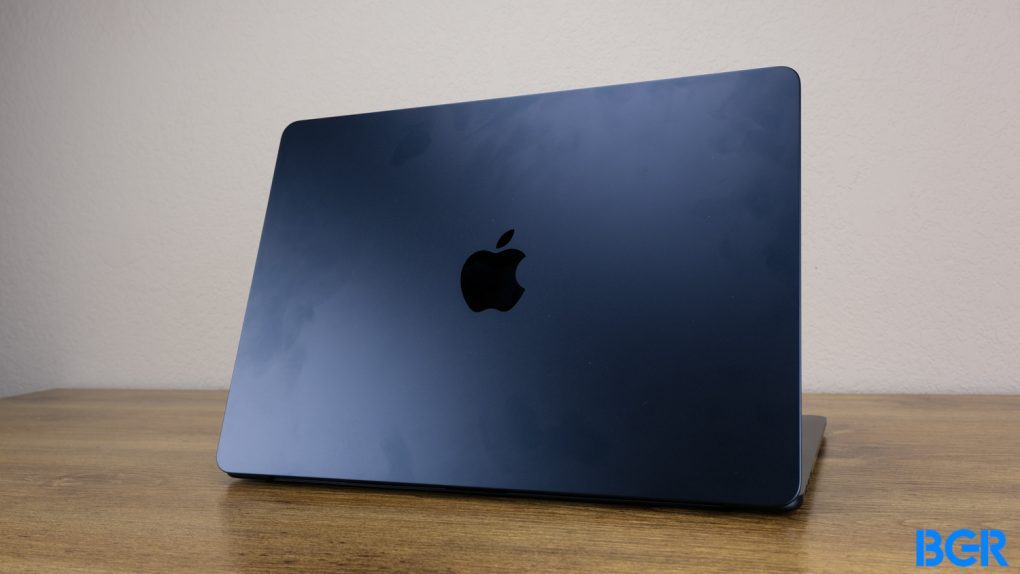 Apple unveils 15-inch MacBook Air with M2 processor -  news