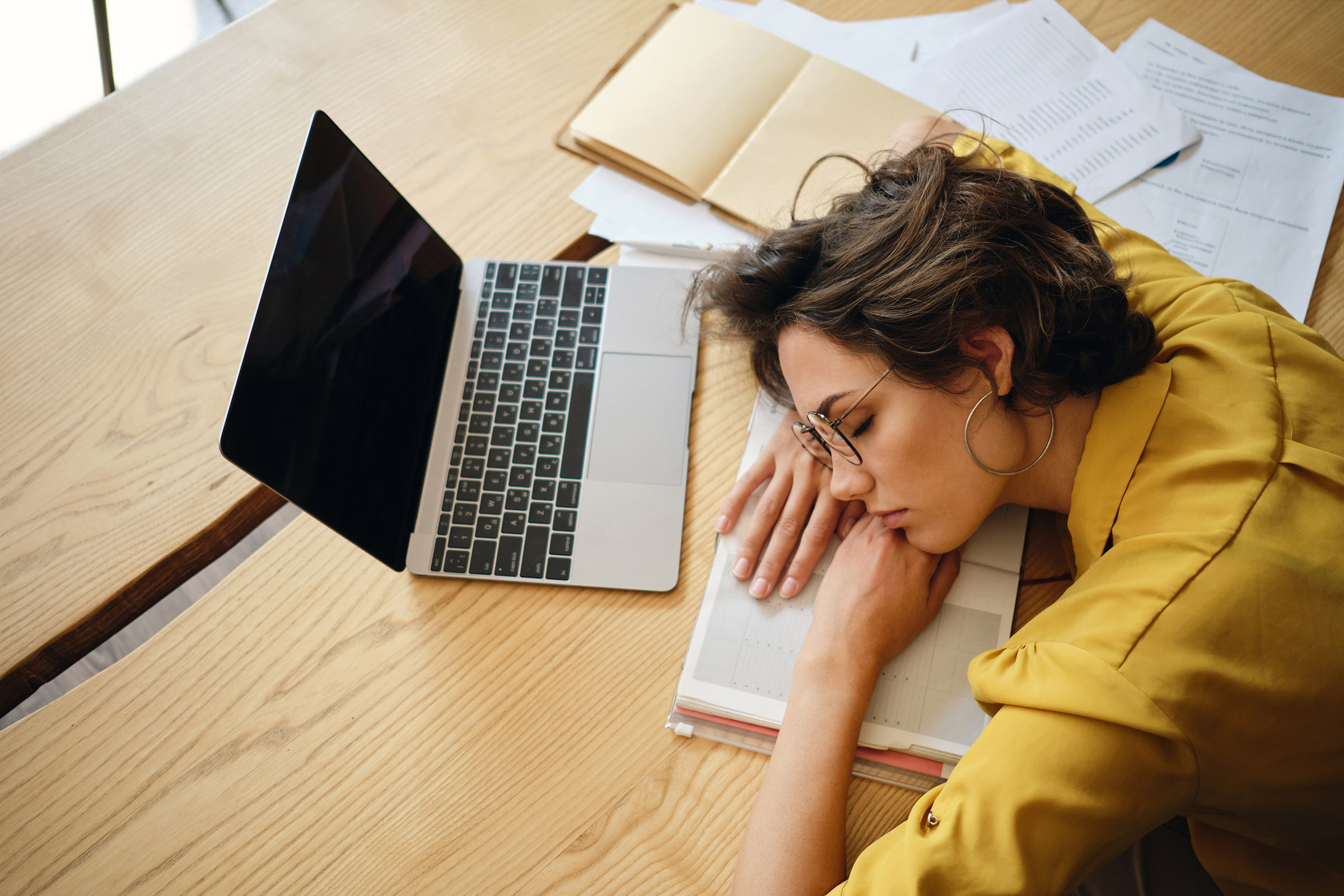 person sleeping by laptop, a device could control dreams, making people more creative