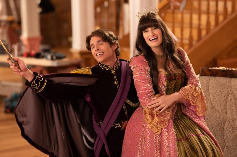 (L-R): James Marsden as Prince Edward and Idina Menzel as Nancy Tremaine in Disney's live-action DISENCHANTED.