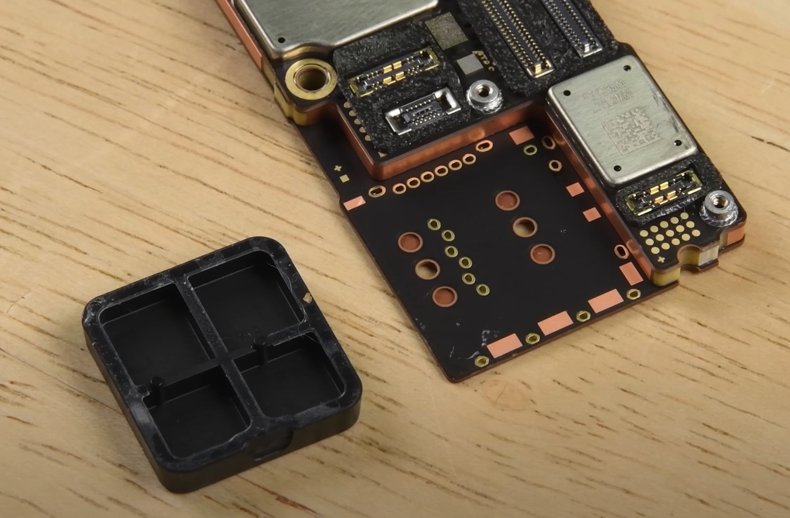 Here's what's inside the iPhone 14 instead of a SIM tray | BGR