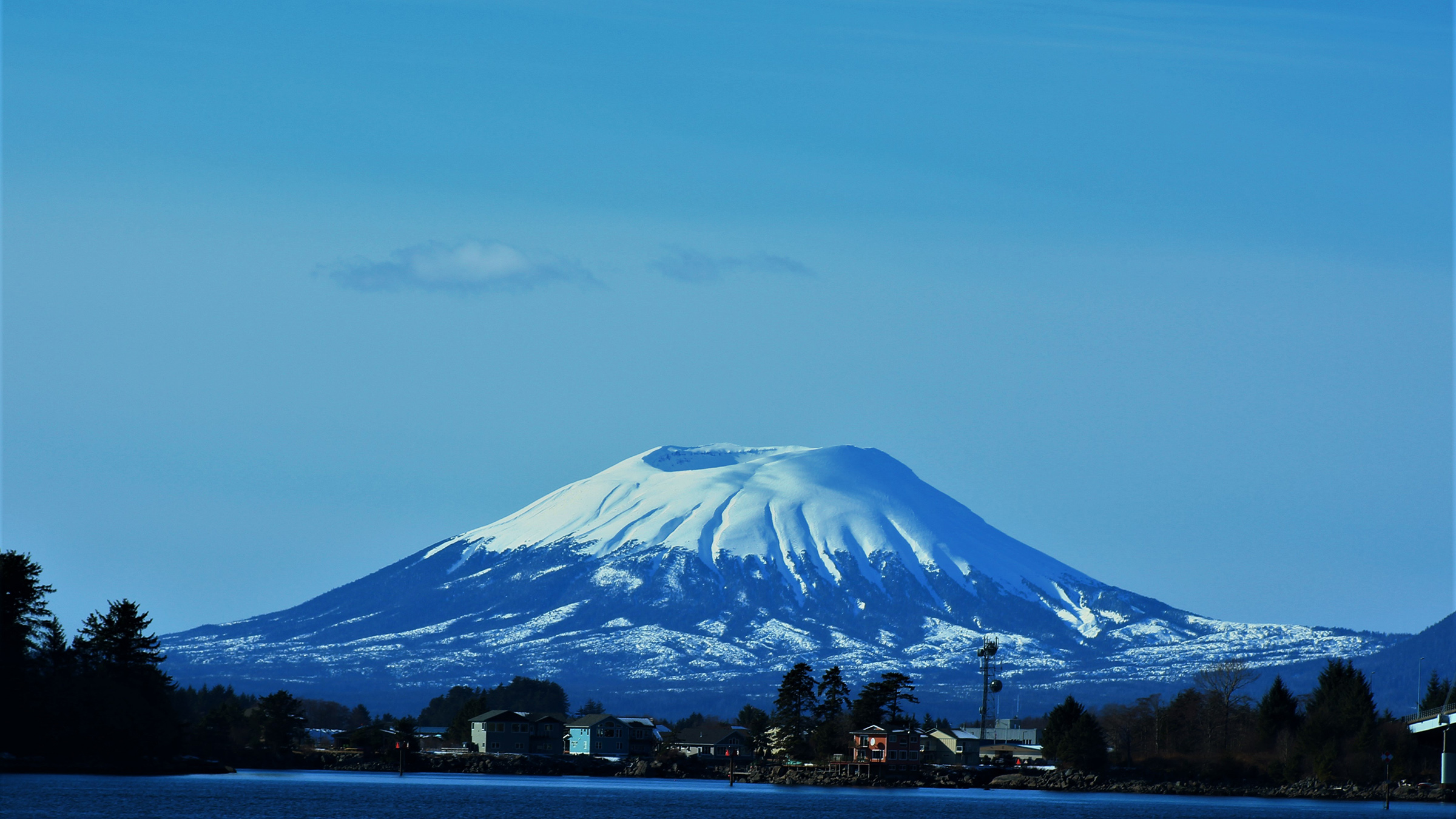 a-dormant-volcano-is-waking-up-after-sleeping-for-more-than-800-years-bgr