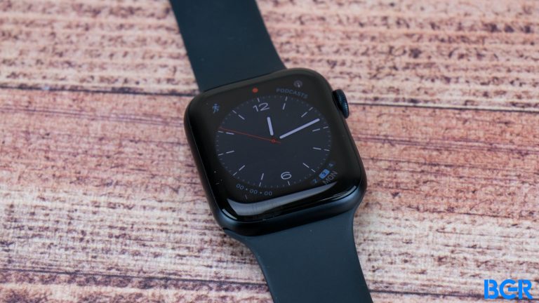 Apple Watch SE Main