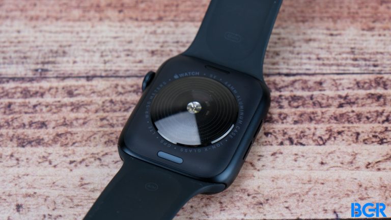 Apple Watch SE Bottom