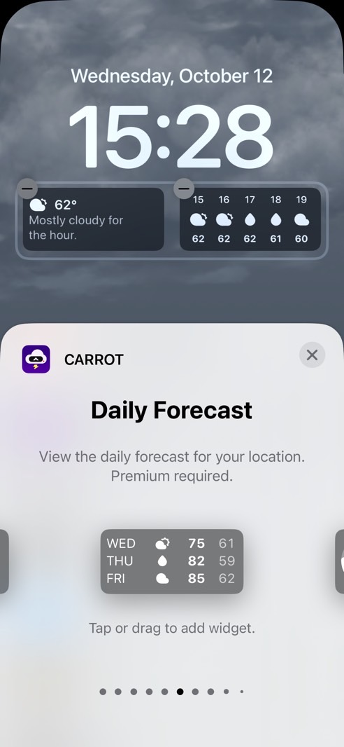 iOS 16 Lock Screen widgets: Carrot Weather app.