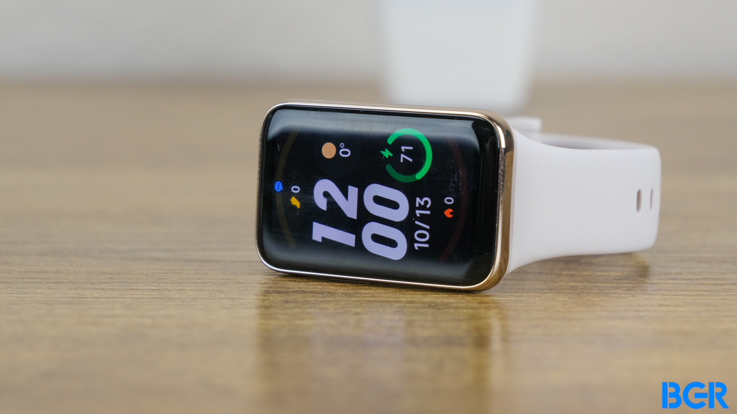 The Xiaomi Smart Band 7 Pro smart watch just schooled the Apple