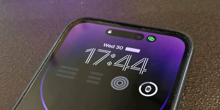 iPhone 14 Pro Always-On Display Lock Screen