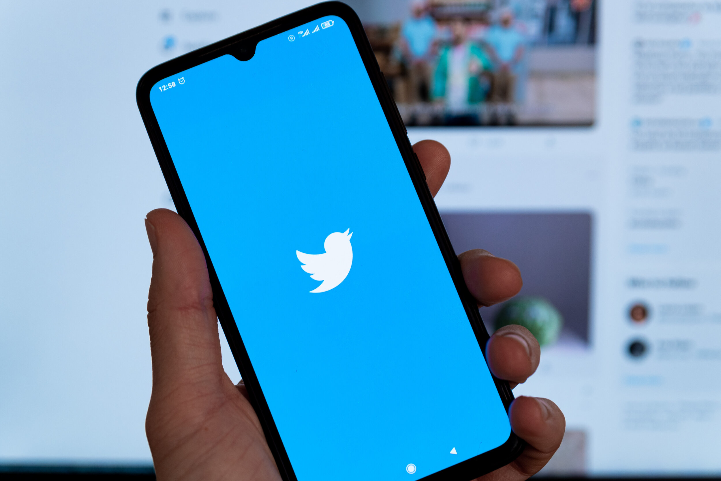 Twitter reportedly considering mandatory personalized ads and location sharing