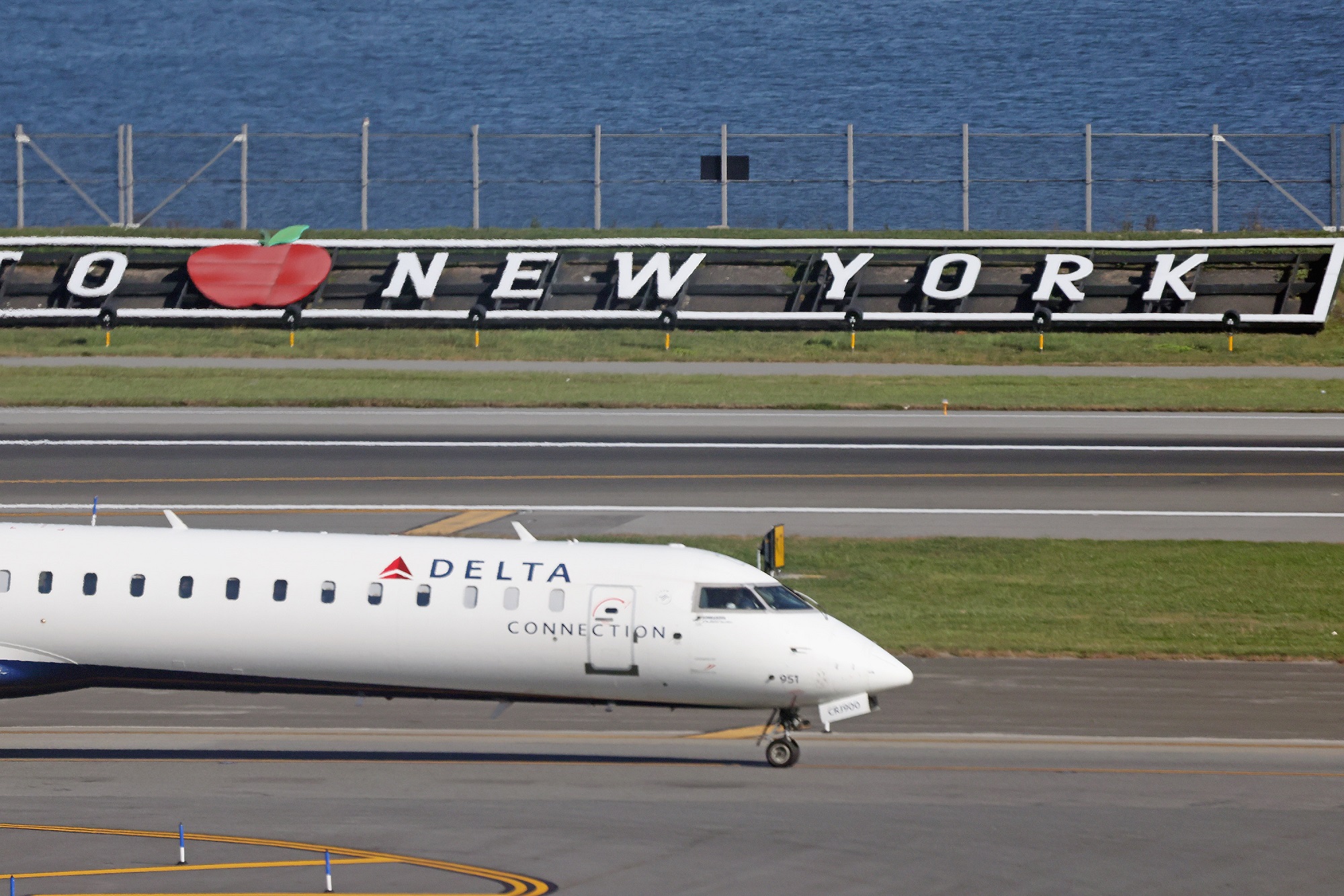 Delta will start offering free in-flight Wi-Fi on February 1