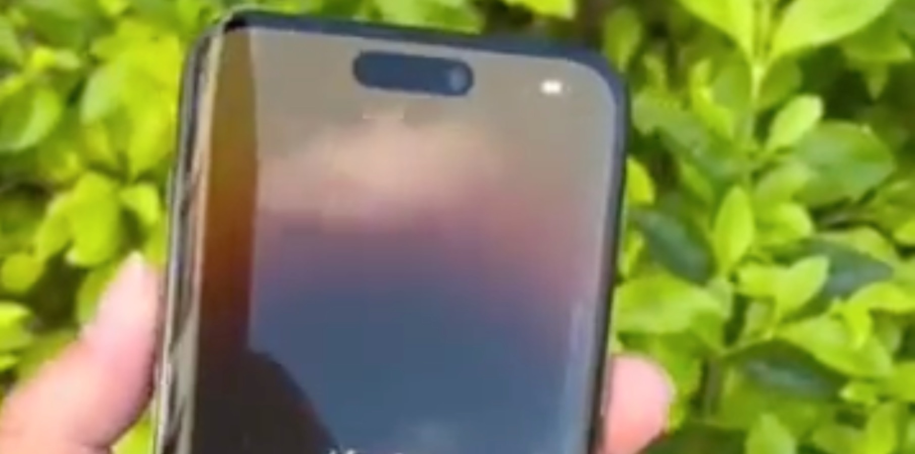 iPhone 14 Pro Max mod makes the iPhone look like a Galaxy Edge