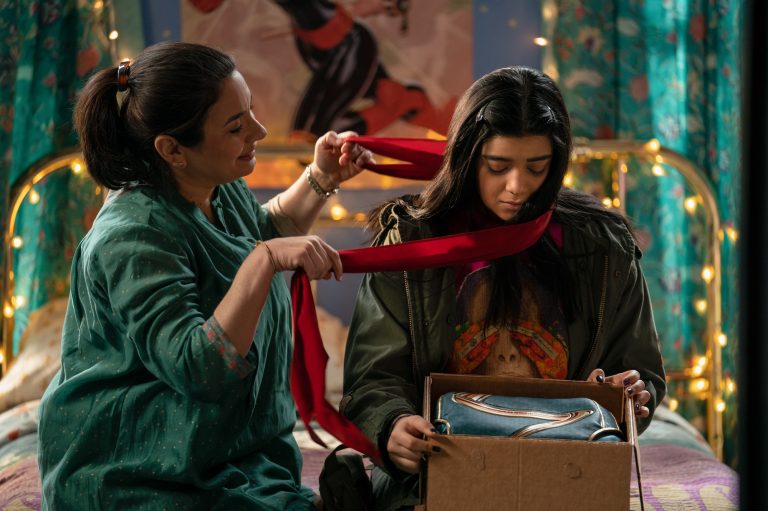 Ms. Marvel Statue Zenobia Shroff as Muneeba and Iman Vellani as Ms. Marvel/Kamala Khan in Marvel Studios' MS. MARVEL.