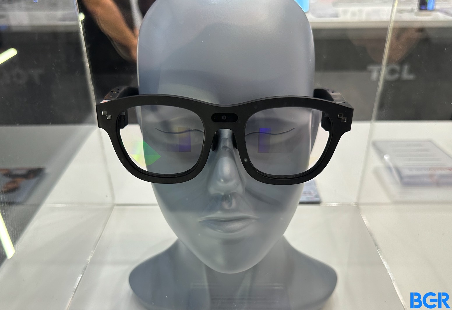 Apple is still working on AR smart glasses and two recent patents show some  impressive innovations — better thermal ergonomics and eyewear  stabilization