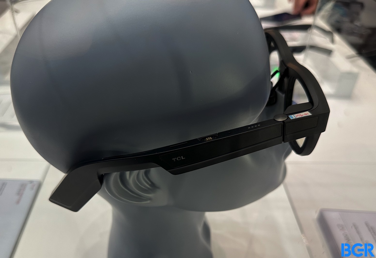 Apple is still working on AR smart glasses and two recent patents show some  impressive innovations — better thermal ergonomics and eyewear  stabilization