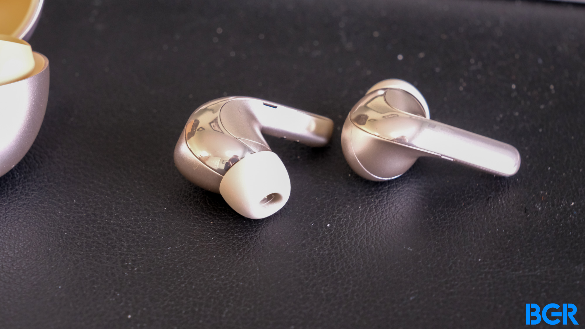 Shiny Xiaomi Buds 4 Pro come inside their own Space Capsule