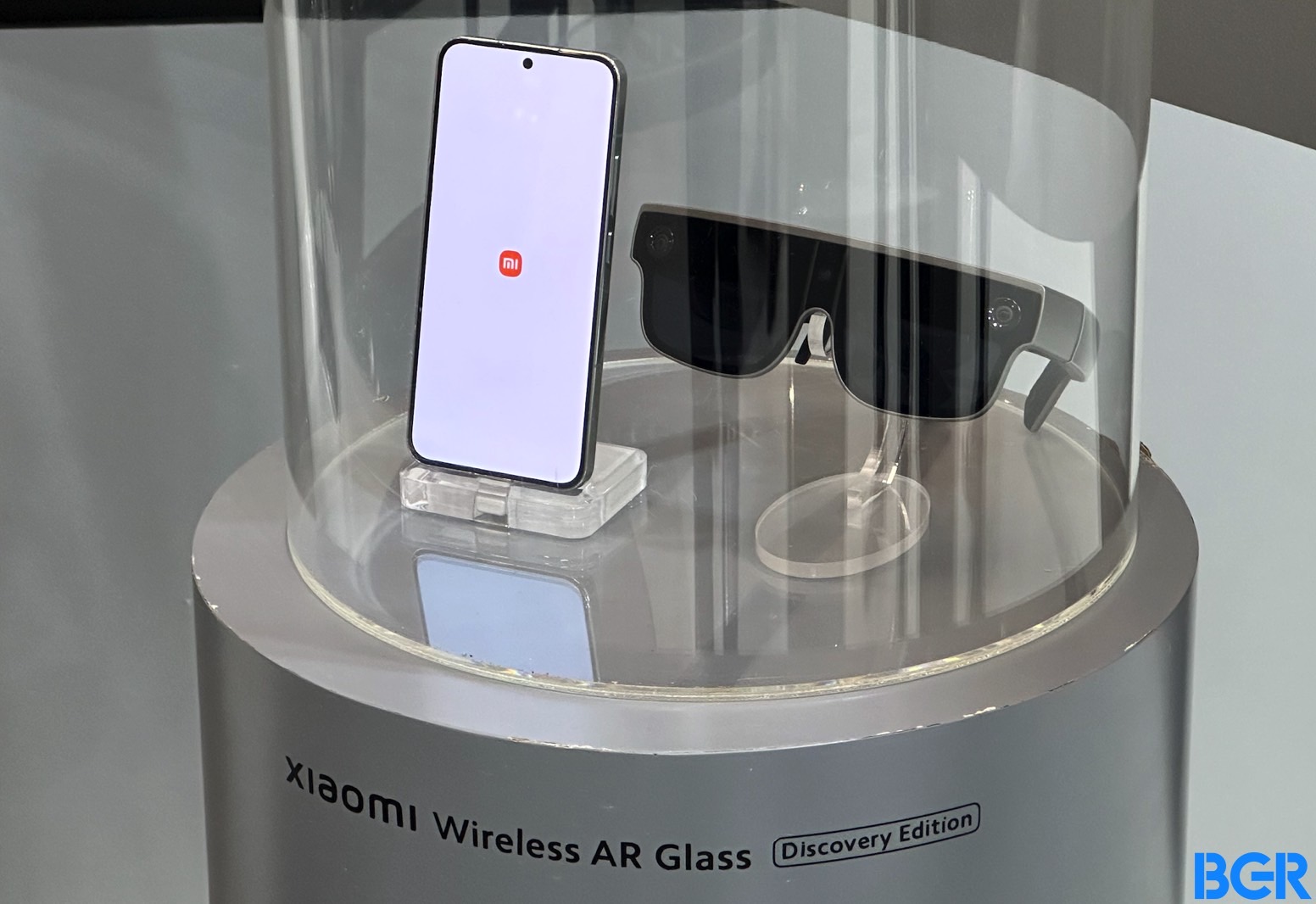 Xiaomi Wireless AR Smart Glass Discovery Edition prototype under glass.