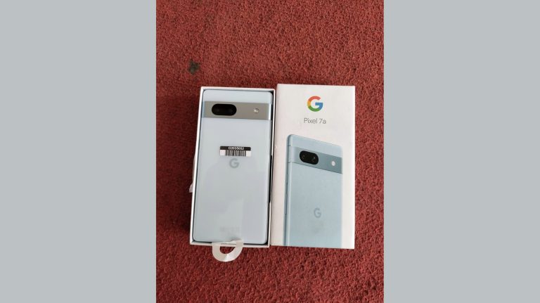 Pixel 7a in Blue colorway