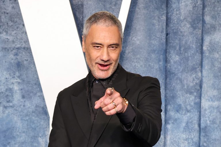 Taika Waititi attends the 2023 Vanity Fair Oscar Party Hosted By Radhika Jones at Wallis Annenberg Center for the Performing Arts on March 12, 2023 in Beverly Hills, California.