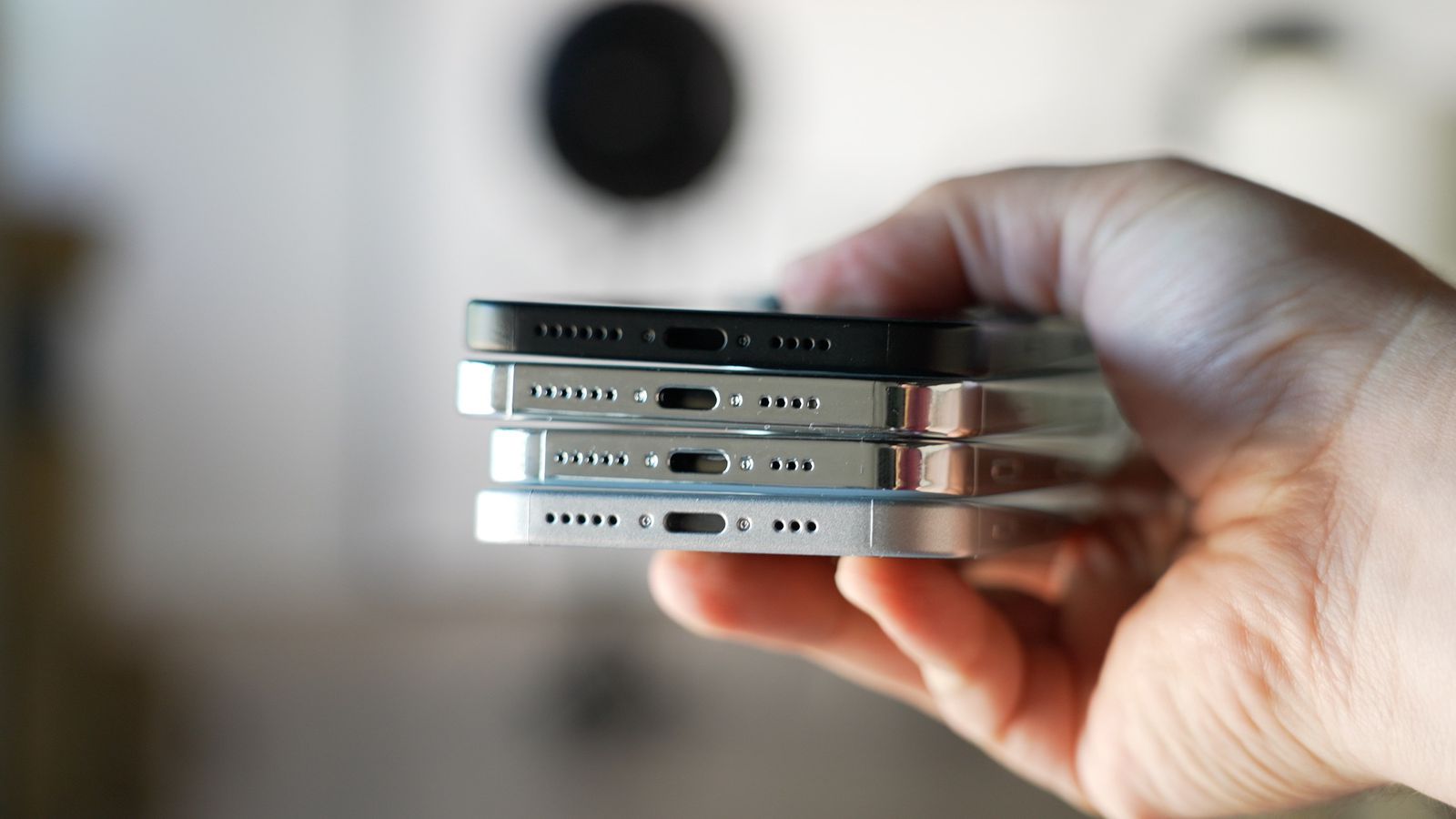 iPhone 15 dummy units.