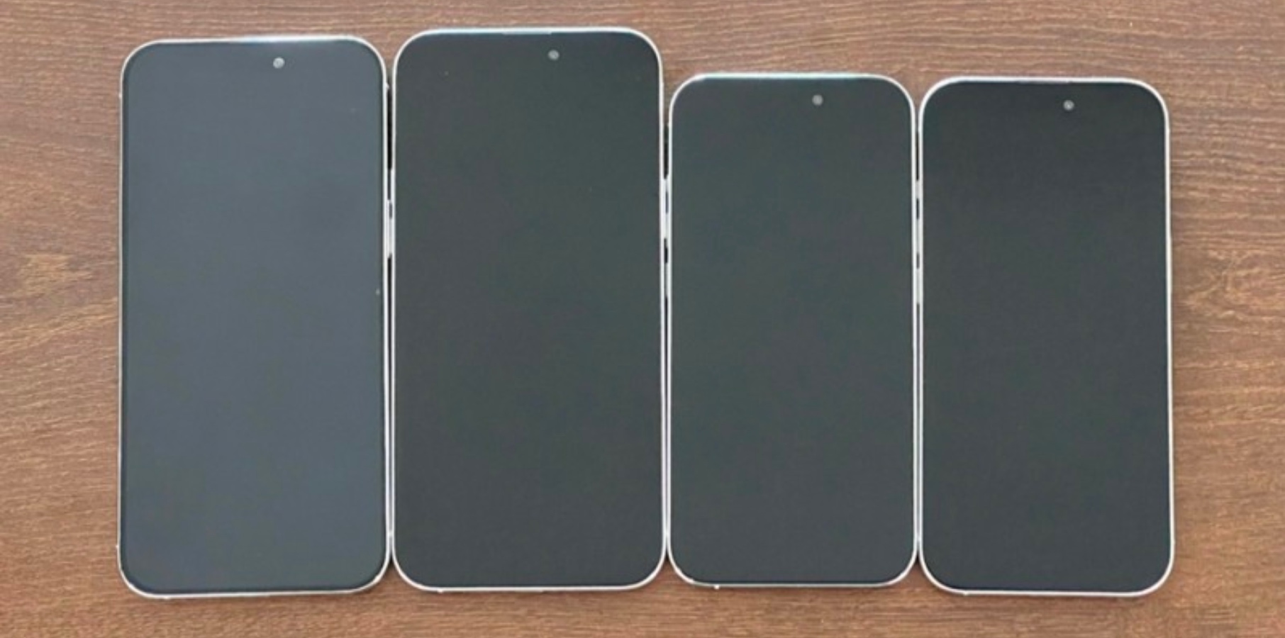 iPhone 15 dummy units showing the four models.