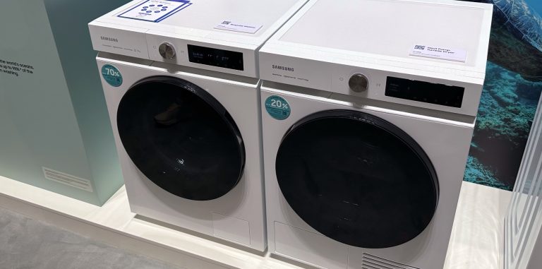Samsung washing machine with Less Microfiber cycle