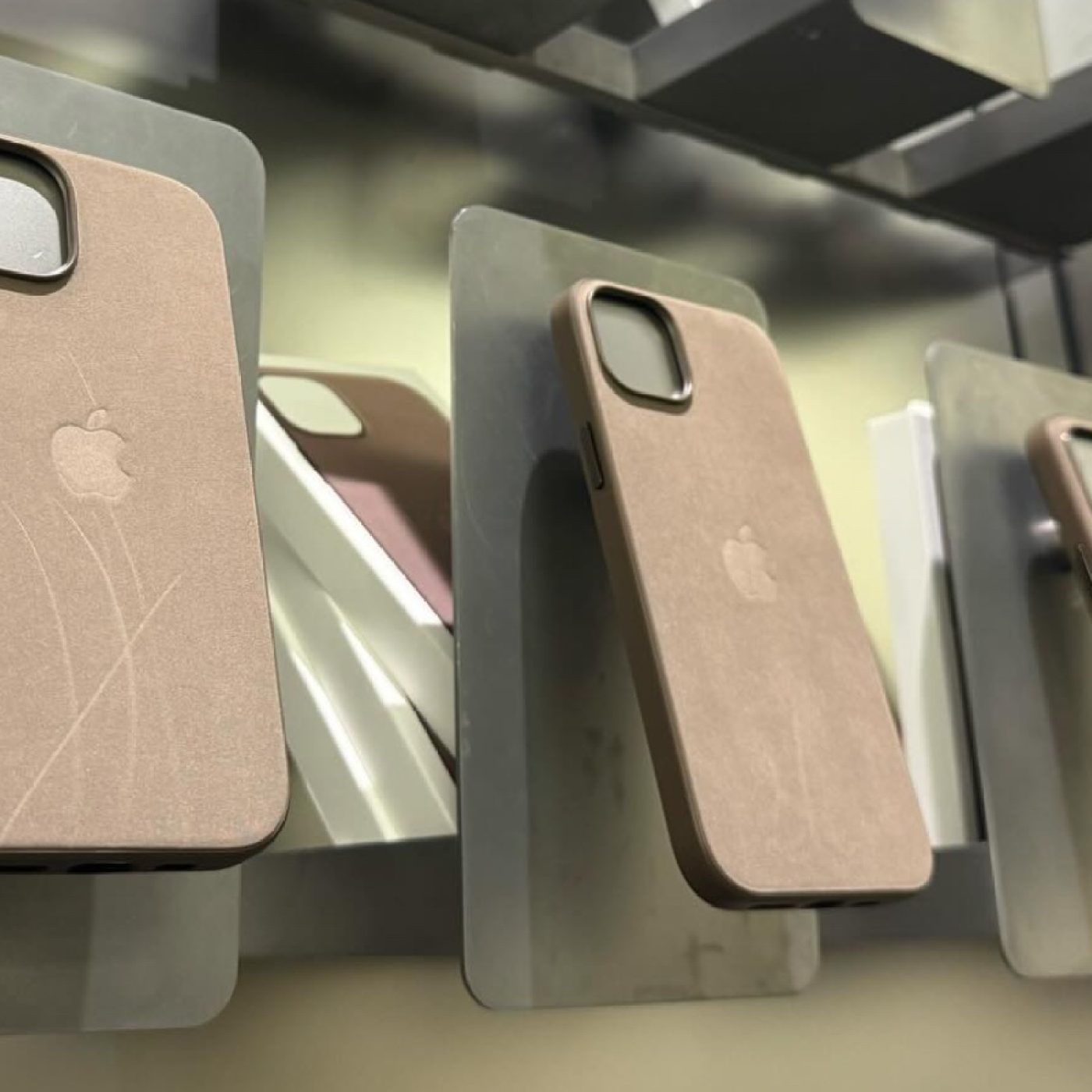 Apple's $59 FineWoven Fake Leather iPhone Case Gets Mocked in Product  Reviews - Bloomberg