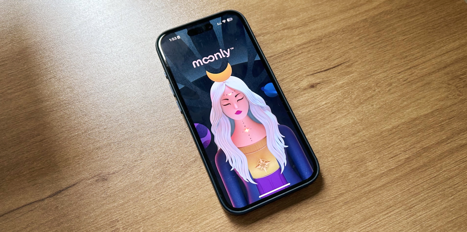 Moonly for iPhone updated with AI dream interpretation